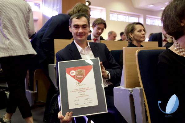 Pan Dyrektor Dariusz Bossowski z dyplomem dla II LO za zajęcie XIII miejsca w Ogólnopolskim Rankingu Liceów Ogólnokształcących 