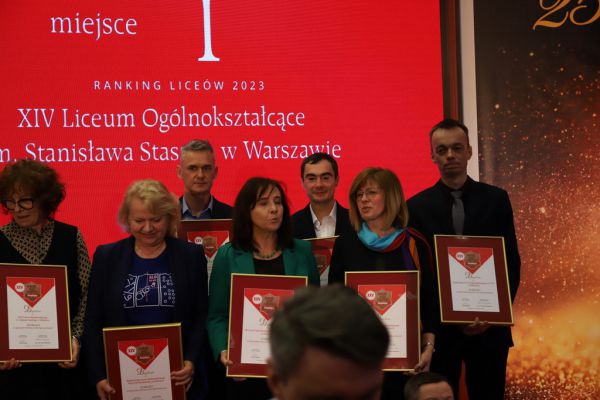 Pan Dyrektor Dariusz Bossowski wśród dyrektorów najlepszych liceów w Polsce