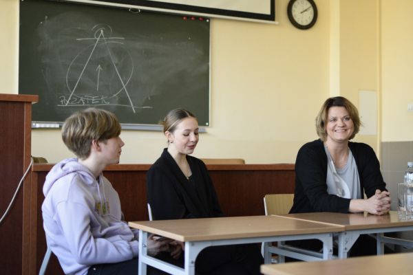 Rozmowa uczniów z panią Magdaleną Kiszko-Dojlidko 