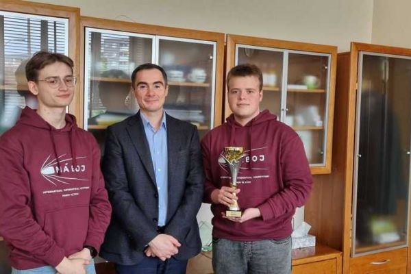 Przedstawiciele zwycięskiej  drużyny