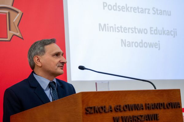 Podsekretarz Stanu - kliknięcie spowoduje powiększenie zdjęcia  Przemówienie przed ogłoszeniem wyników