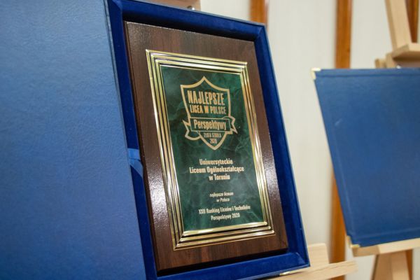 Dyplom, najlepsze LO w Polsce - kliknięcie spowoduje powiększenie zdjęcia Najlepsze Liceum w Polsce - LO w Toruniu