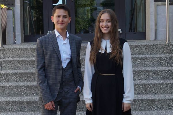 Olimpiada Historyczna Juniorów - kliknięcie spowoduje powiększenie zdjęcia Finaliści: Anna Ptaszyńska (8B), Stanisław Matys (8B), Aleksandra Żukowska (7A)