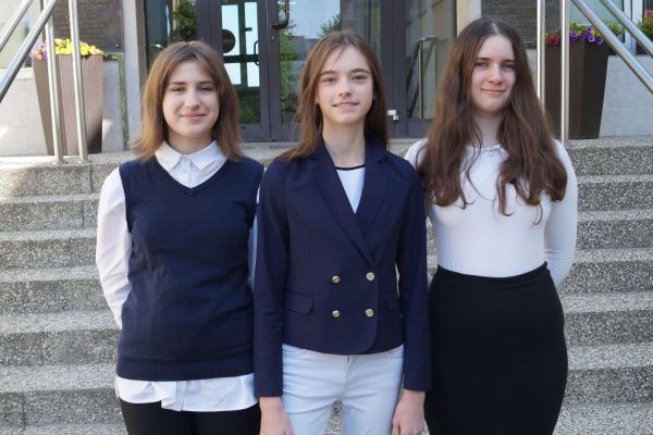 Wojewódzki Konkurs Języka Rosyjskiego Laureaci: Michalea Sushenok (8A) Finaliści: Aleksandra Irena Makal (8A), Samanta Popielnickaja (7A)