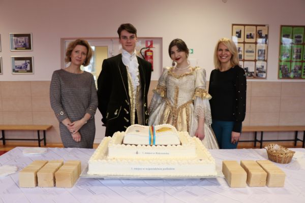 Sapieha, Sapieżanka i Wicedyrekcja przy torcie- kliknięcie spowoduje powiększenie zdjęcia Sapieha, Sapieżanka i Wicedyrekcja przy torcie