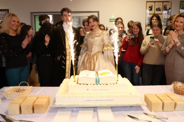 Zimne ognie i tort - kliknięcie spowoduje powiększenie zdjęcia Zimne ognie i tort