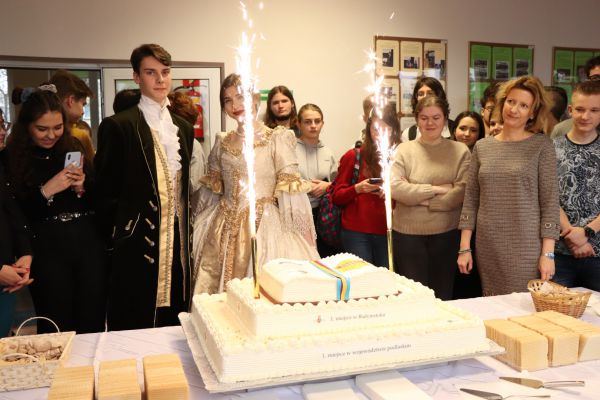 Zimne ognie i tort - - kliknięcie spowoduje powiększenie zdjęcia Zimne ognie i tort