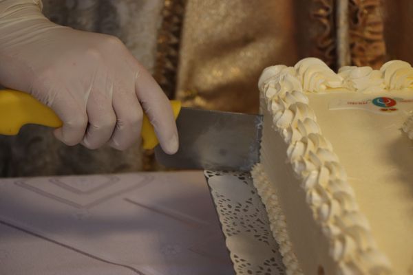 Krojenie tortu - - kliknięcie spowoduje powiększenie zdjęcia Krojenie tortu