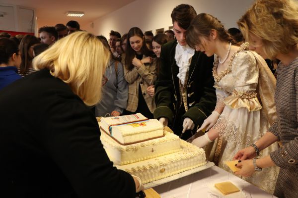 Krojenie tortu - - kliknięcie spowoduje powiększenie zdjęcia Krojenie tortu
