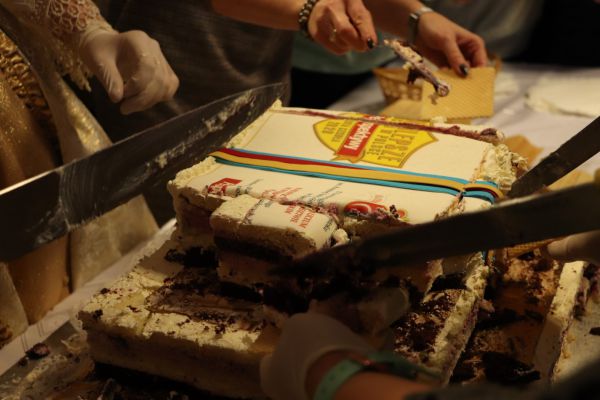 Krojenie tortu - - kliknięcie spowoduje powiększenie zdjęcia Krojenie tortu