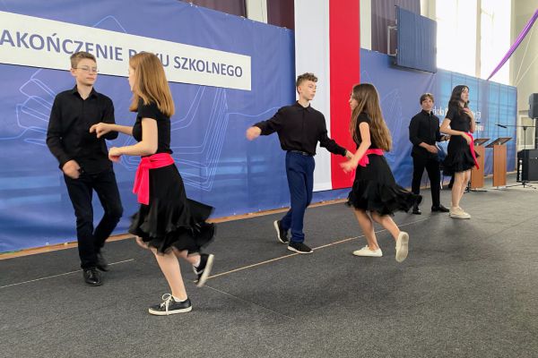 Uroczyste zakończenie zajęć w 7 klasach SP 53 w roku szkolnym 2022/2023