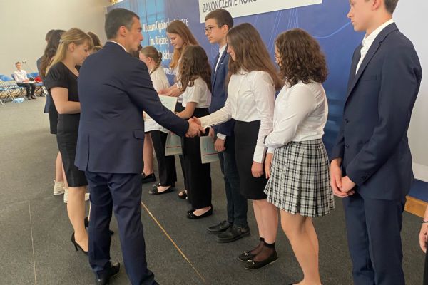 Uroczyste zakończenie zajęć w 7 klasach SP 53 w roku szkolnym 2022/2023