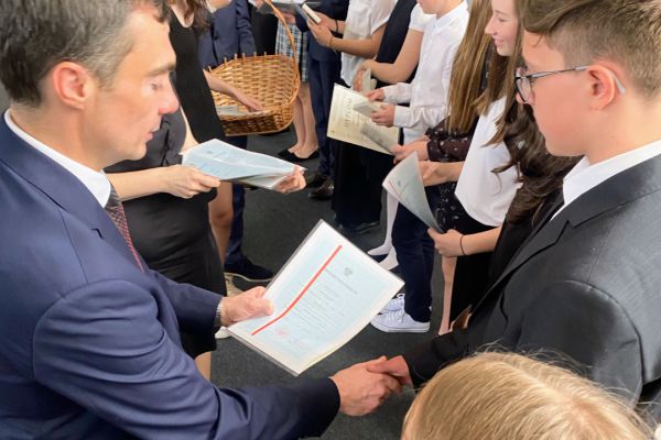 Uroczyste zakończenie zajęć w 7 klasach SP 53 w roku szkolnym 2022/2023