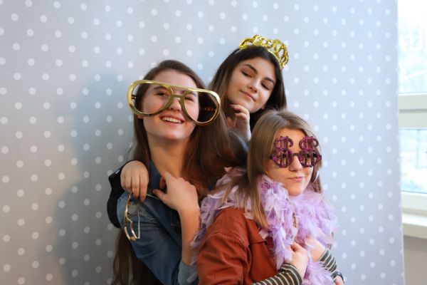 Uczniowie pamiątkowe zdjęcia - klikniecie spowoduje powiększenie zdjęcia Uczniowie pamiątkowe zdjęcia