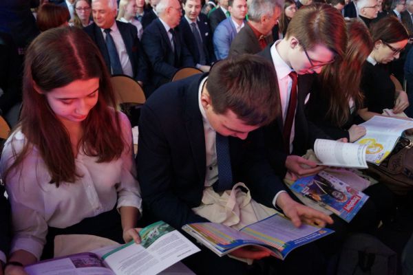 W oczekiwaniu na ogłoszenie wyników  - kliknięcie spowoduje powiększenie zdjęcia W oczekiwaniu na ogłoszenie wyników