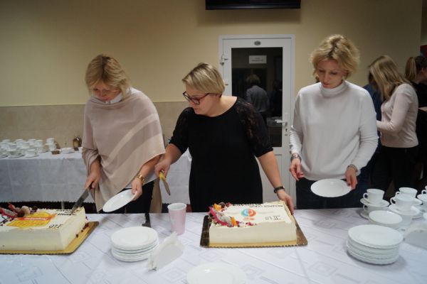 Krojenie tortu - kliknięcie spowoduje powiększenie zdjęcia Krojenie tortu