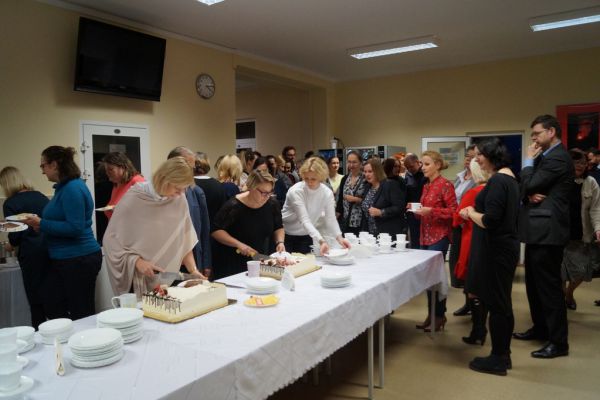 Krojenie tortu - kliknięcie spowoduje powiększenie zdjęcia Krojenie tortu