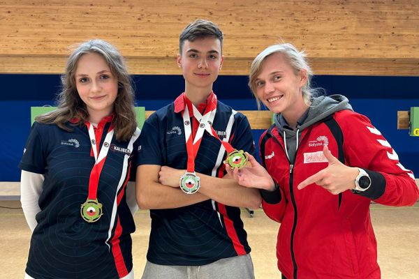 Udekorowana medalem Ewa Stypułkowska