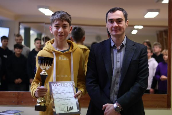  XX MISTRZOSTWA w SZACHACH  z okazji „ŚWIĘTA SZKOŁY”