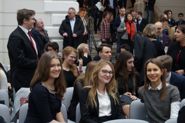 Uczniowie II LO na gali - kliknięcie spowoduje powiększenie zdjęcia Uczniowie II LO na Gali