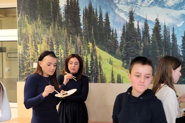 Lekcja otwarta na temat Azji z wykorzystaniem potraw azjatyckich