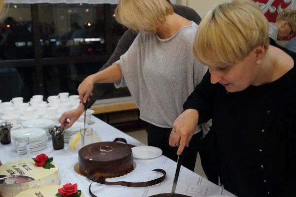 Krojenie tortu - kliknięcie spowoduje powiększenie zdjęcia Krojenie tortu
