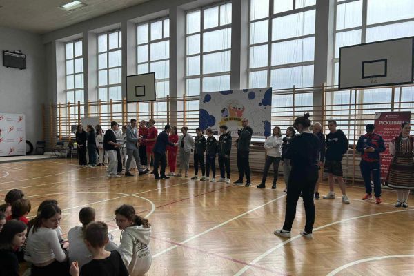 Targi Aktywności w ramach Olimpiady Praktycznej Zwolnieni z Teorii - okazja do nauki na przyszłość - kliknięcie spowoduje powiększenie zdjęcia Targi Aktywności w ramach Olimpiady Praktycznej Zwolnieni z Teorii