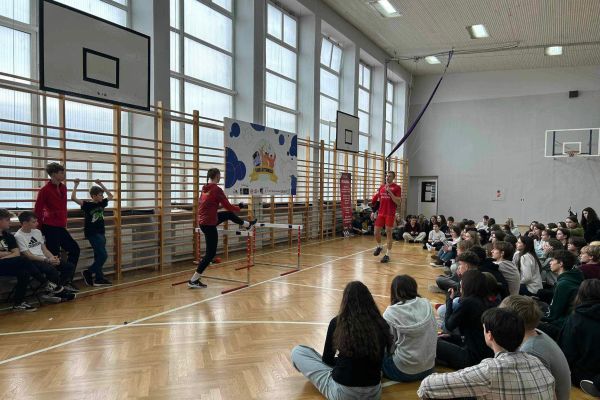 Targi Aktywności w ramach Olimpiady Praktycznej Zwolnieni z Teorii - okazja do nauki na przyszłość - kliknięcie spowoduje powiększenie zdjęcia Targi Aktywności w ramach Olimpiady Praktycznej Zwolnieni z Teorii
