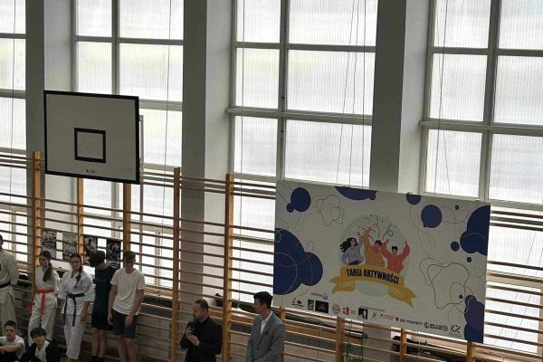 Targi Aktywności w ramach Olimpiady Praktycznej Zwolnieni z Teorii - okazja do nauki na przyszłość - kliknięcie spowoduje powiększenie zdjęcia Targi Aktywności w ramach Olimpiady Praktycznej Zwolnieni z Teorii
