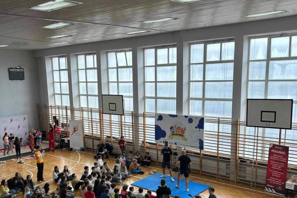 Targi Aktywności w ramach Olimpiady Praktycznej Zwolnieni z Teorii - okazja do nauki na przyszłość - kliknięcie spowoduje powiększenie zdjęcia Targi Aktywności w ramach Olimpiady Praktycznej Zwolnieni z Teorii
