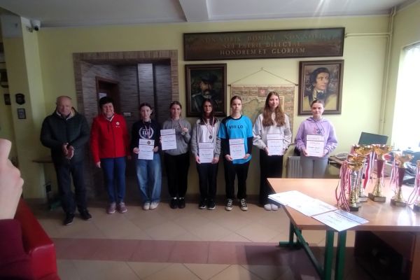 Najlepsze dziewczęta zawodów - kliknięcie spowoduje powiększenie zdjęcia Najlepsze dziewczęta zawodów