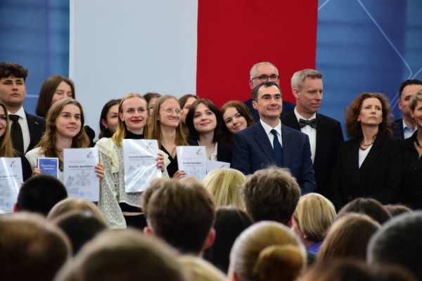 Zakończenie roku szkolnego klas czwartych II LO - kliknięcie spowoduje powiększenie zdjęcia Zakończenie roku szkolnego klas czwartych II LO