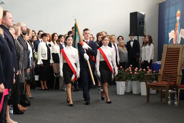 Zakończenie roku szkolnego klas czwartych II LO - kliknięcie spowoduje powiększenie zdjęcia Zakończenie roku szkolnego klas czwartych II LO