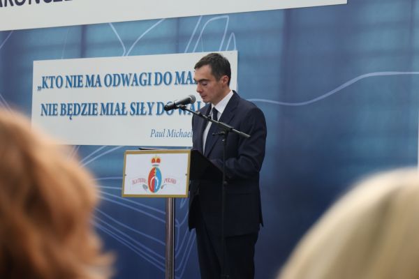 Zakończenie roku szkolnego klas czwartych II LO - kliknięcie spowoduje powiększenie zdjęcia Zakończenie roku szkolnego klas czwartych II LO