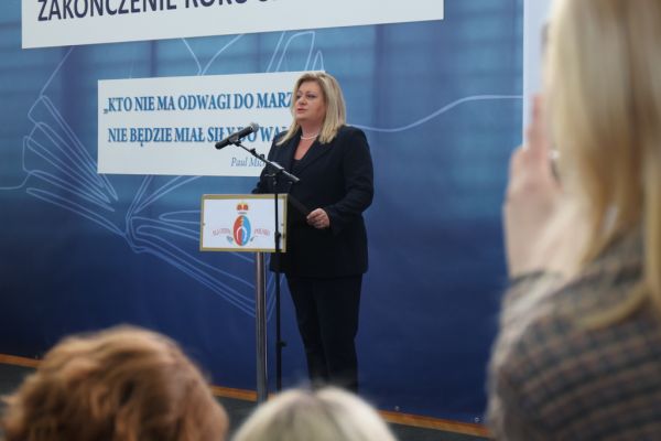 Zakończenie roku szkolnego klas czwartych II LO - kliknięcie spowoduje powiększenie zdjęcia Zakończenie roku szkolnego klas czwartych II LO