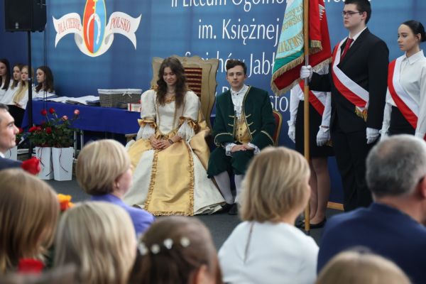 Zakończenie roku szkolnego klas czwartych II LO- kliknięcie spowoduje powiększenie zdjęcia Zakończenie roku szkolnego klas czwartych II LO