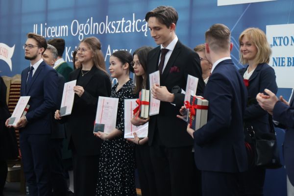 Zakończenie roku szkolnego klas czwartych II LO - kliknięcie spowoduje powiększenie zdjęcia Zakończenie roku szkolnego klas czwartych II LO