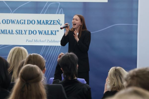 Zakończenie roku szkolnego klas czwartych II LO - kliknięcie spowoduje powiększenie zdjęcia Zakończenie roku szkolnego klas czwartych II LO