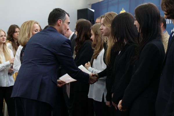 Zakończenie roku szkolnego klas czwartych II LO - kliknięcie spowoduje powiększenie zdjęcia Zakończenie roku szkolnego klas czwartych II LO
