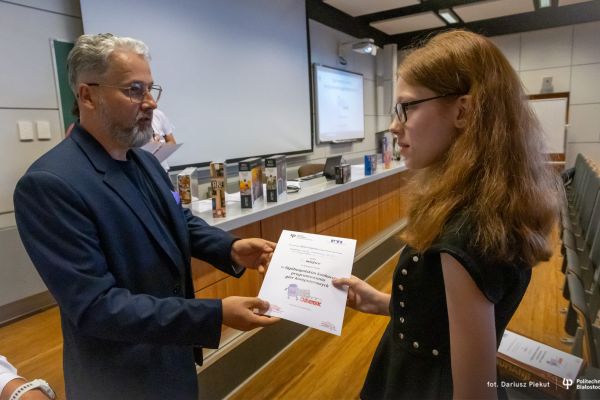 Julia Bajena - III miejsce w kategorii Kadet za grę 'Projekt 35' - kliknięcie spowoduje powiększenie zdjęcia Julia Bajena - III miejsce w kategorii Kadet za grę 'Projekt 35'