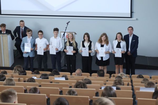 Rozpoczęcie roku 2024-2025 klasy 7-8 - kliknięcie spowoduje powiększenie zdjęcia Rozpoczęcie roku 2024-2025 klasy 7-8