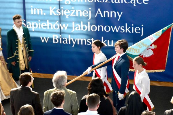 Rozpoczęcie roku 2024-2025 klasy 1-4 Rozpoczęcie roku 2024-2025 klasy 1-4 - kliknięcie spowoduje powiększenie zdjęcia