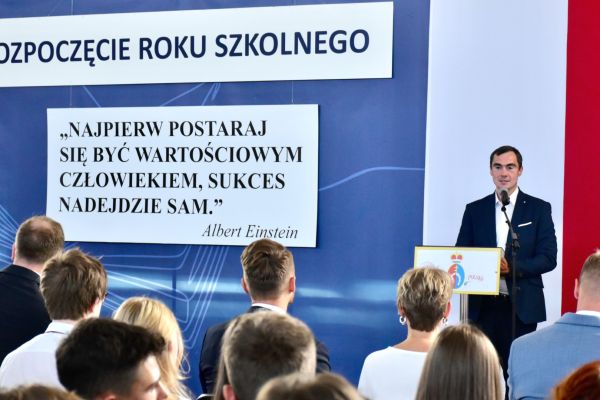 Rozpoczęcie roku 2024-2025 klasy 1-4 Rozpoczęcie roku 2024-2025 klasy 1-4 - kliknięcie spowoduje powiększenie zdjęcia
