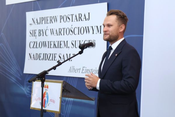 Rozpoczęcie roku 2024-2025 klasy 1-4 Rozpoczęcie roku 2024-2025 klasy 1-4 - kliknięcie spowoduje powiększenie zdjęcia