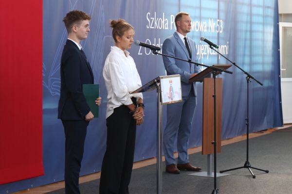 Rozpoczęcie roku 2024-2025 klasy 1-4 Rozpoczęcie roku 2024-2025 klasy 1-4 - kliknięcie spowoduje powiększenie zdjęcia