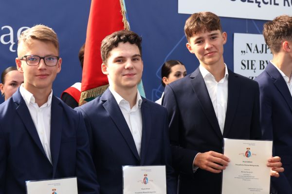 Rozpoczęcie roku 2024-2025 klasy 1-4 Rozpoczęcie roku 2024-2025 klasy 1-4 - kliknięcie spowoduje powiększenie zdjęcia