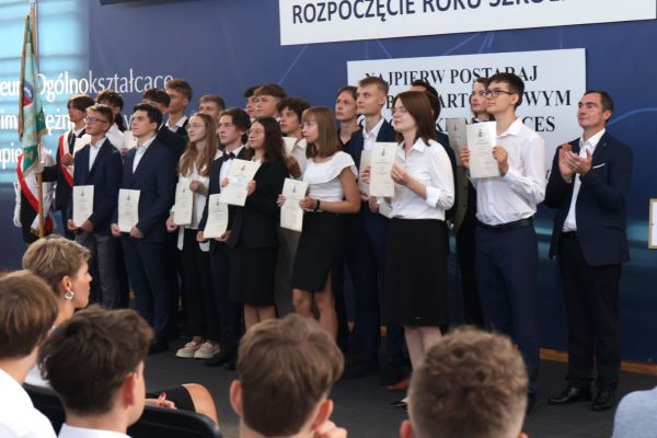 Rozpoczęcie roku 2024-2025 klasy 1-4 Rozpoczęcie roku 2024-2025 klasy 1-4 - kliknięcie spowoduje powiększenie zdjęcia