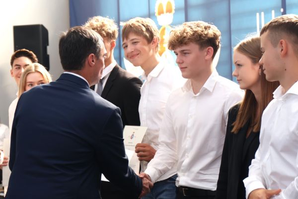 Rozpoczęcie roku 2024-2025 klasy 1-4 Rozpoczęcie roku 2024-2025 klasy 1-4 - kliknięcie spowoduje powiększenie zdjęcia