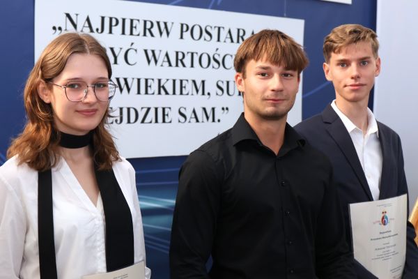 Rozpoczęcie roku 2024-2025 klasy 1-4 Rozpoczęcie roku 2024-2025 klasy 1-4 - kliknięcie spowoduje powiększenie zdjęcia