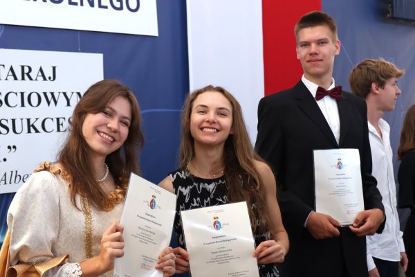 Rozpoczęcie roku 2024-2025 klasy 1-4 Rozpoczęcie roku 2024-2025 klasy 1-4 - kliknięcie spowoduje powiększenie zdjęcia